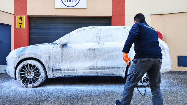 Nettoyage voiture manuel